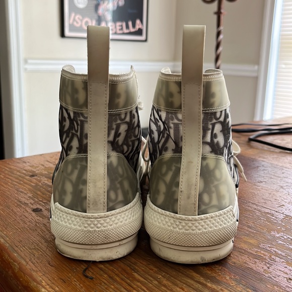 Used (doesn’t come with box) - Picture 4 of 5